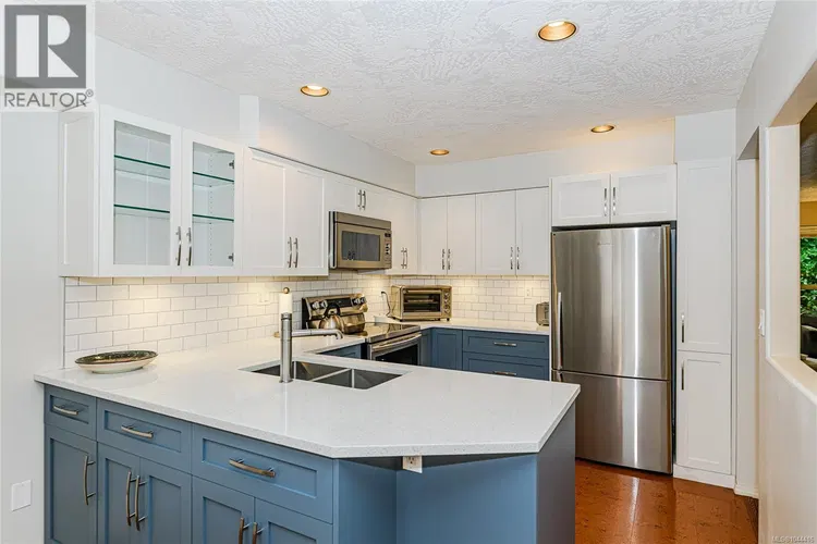 Photo 5 of 30 at #405 – 510 Marsett Place