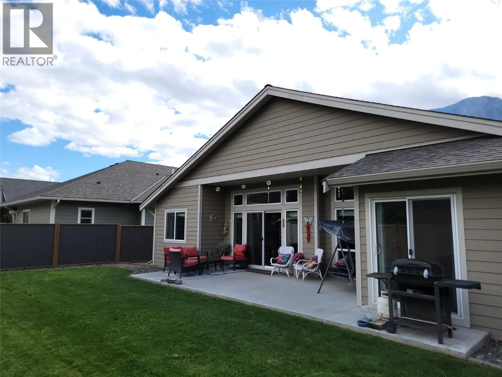 Photo 2 of 41 at 208 K-View Crescent