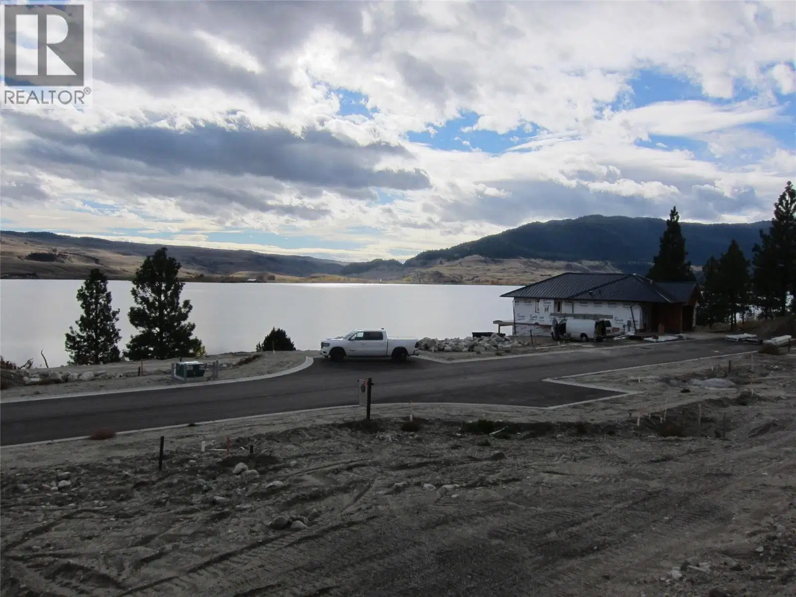 SL.4 – 6528 Waterside Trail