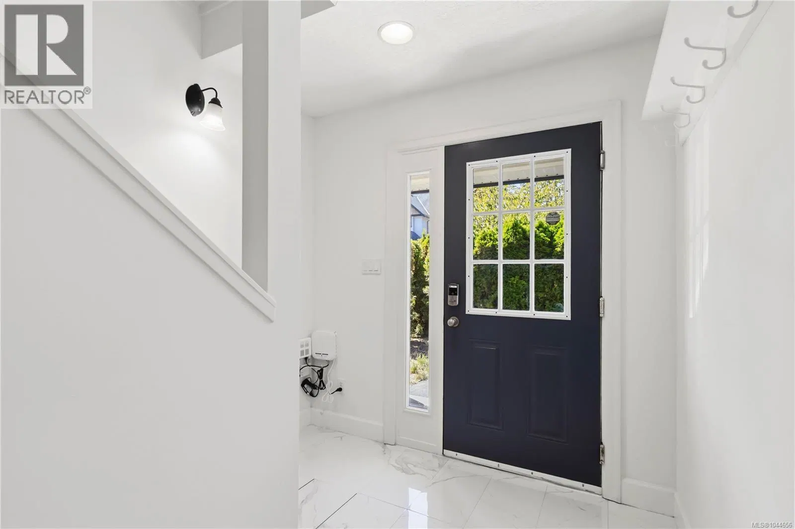 Photo 4 of 60 at 2085 Solent Road