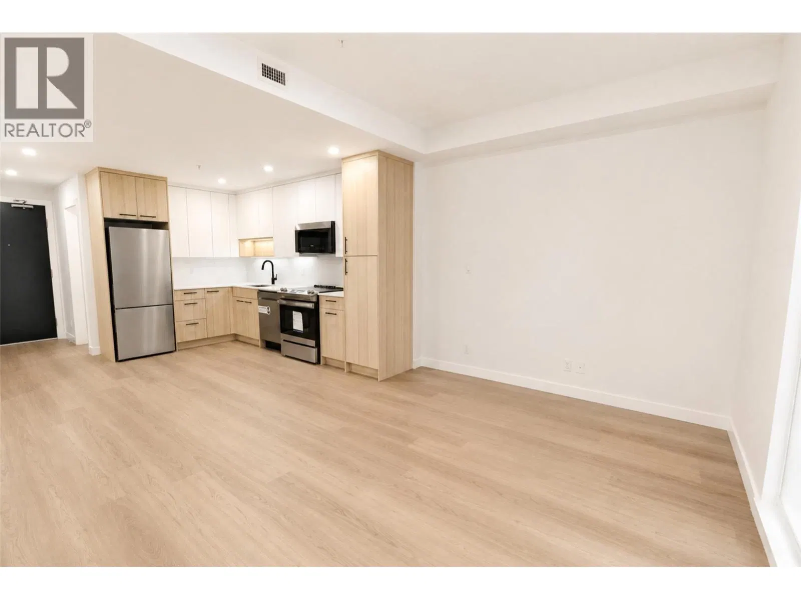 Photo 2 of 23 at #409 – 1380 Pridham Avenue