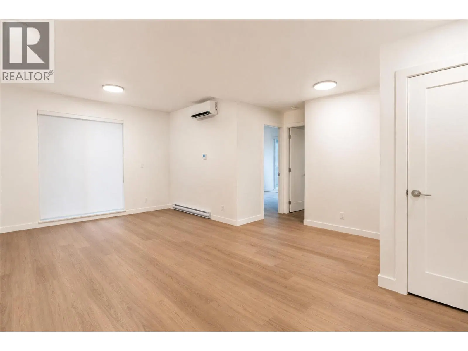 Photo 5 of 23 at #409 – 1380 Pridham Avenue