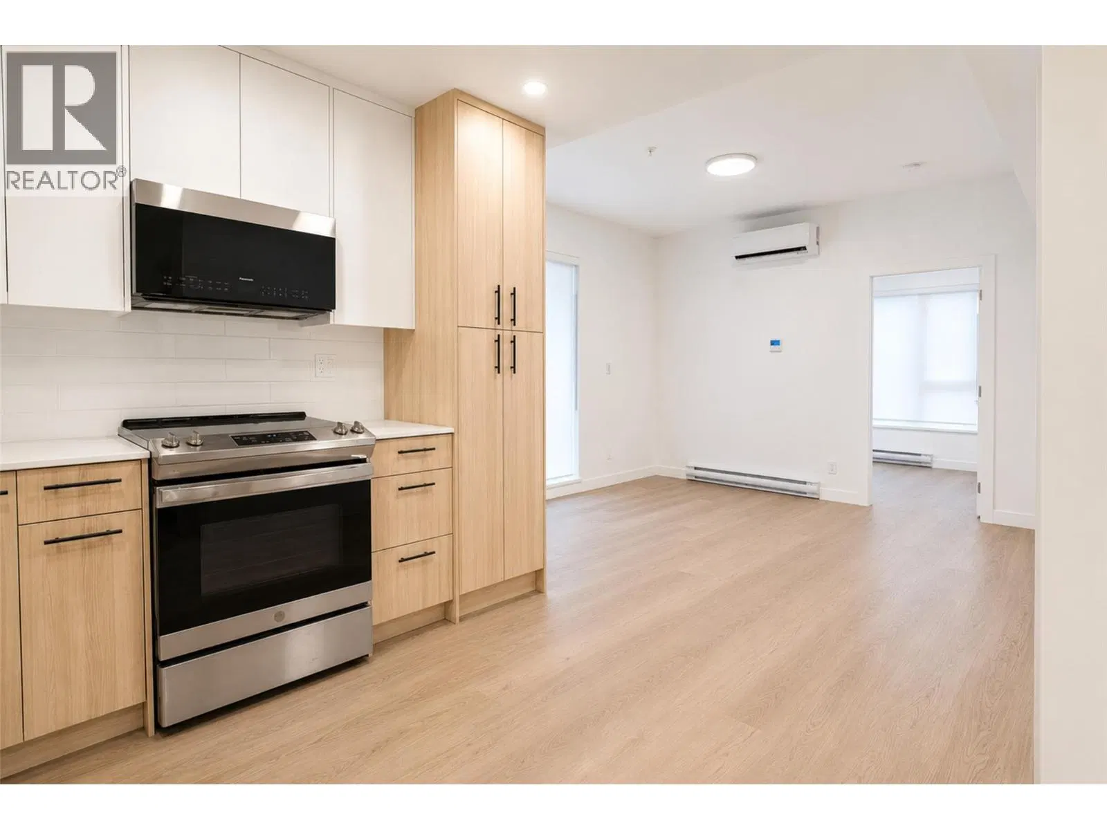 Photo 3 of 24 at #201 – 1380 Pridham Avenue