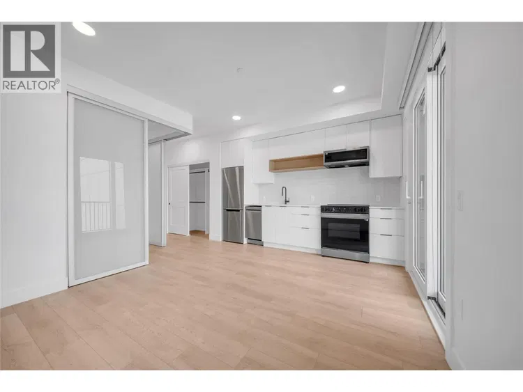 Photo 4 of 24 at #409 – 620 Coronation Avenue