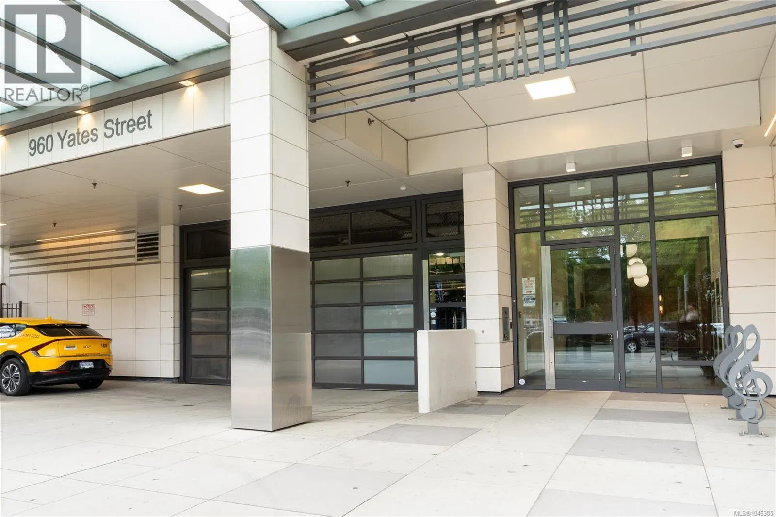 Photo 3 of 31 at #806 – 960 Yates Street