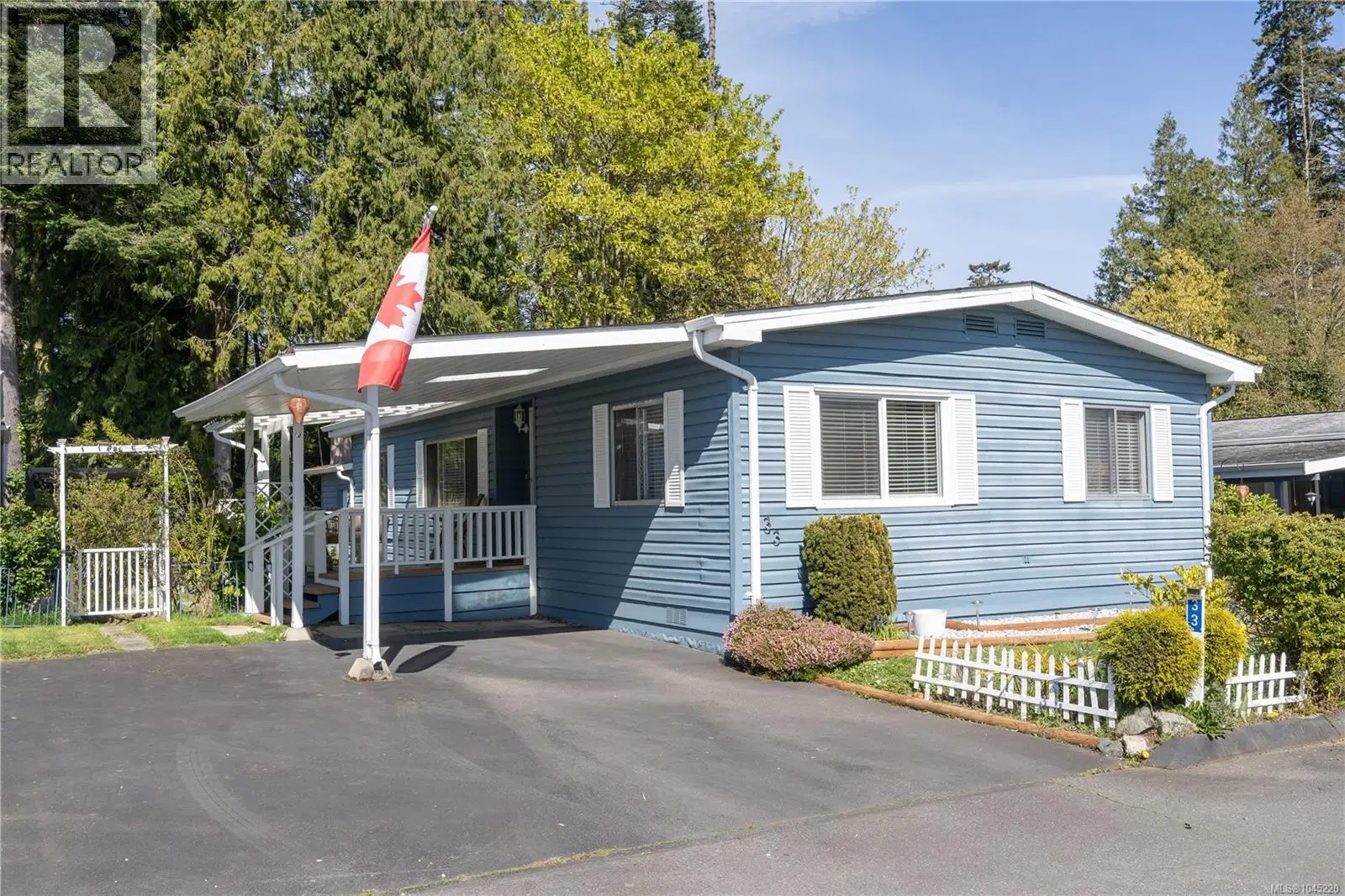 #33 – 7701 Central Saanich Road