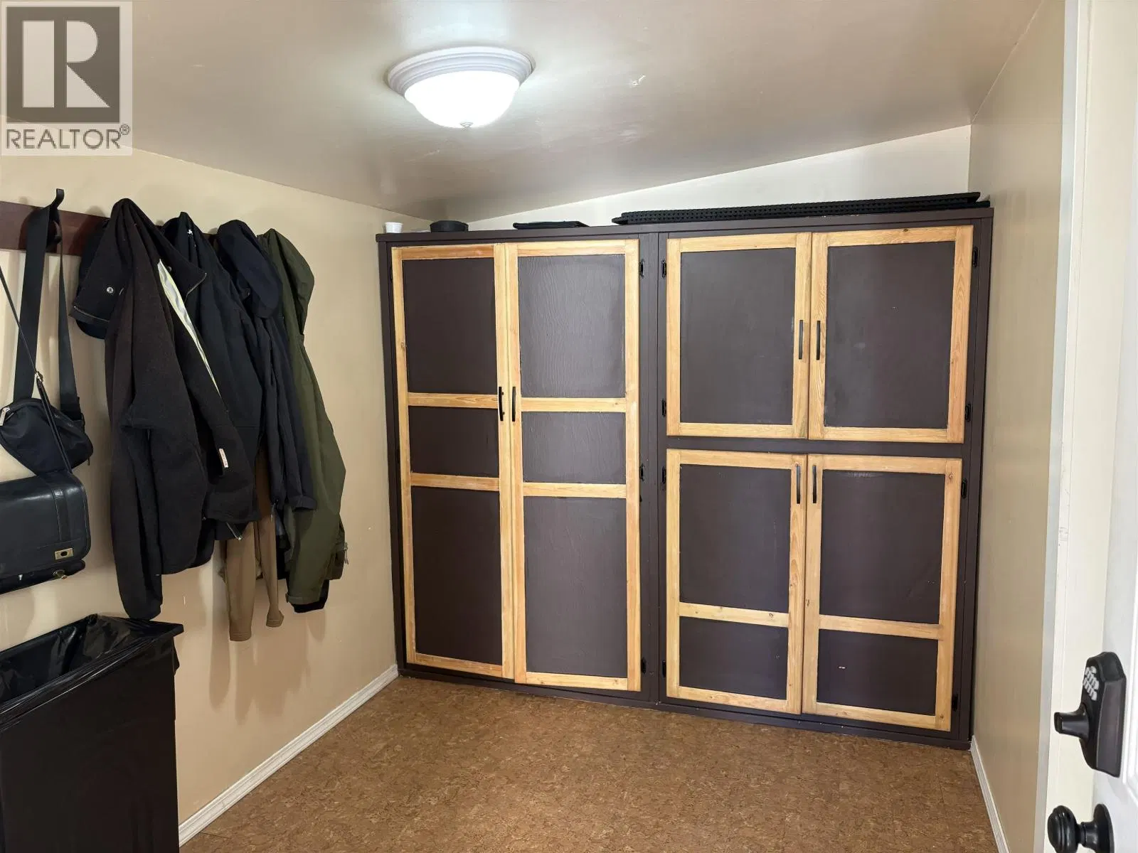 Photo 3 of 17 at #4 – 1000 INVERNESS Road