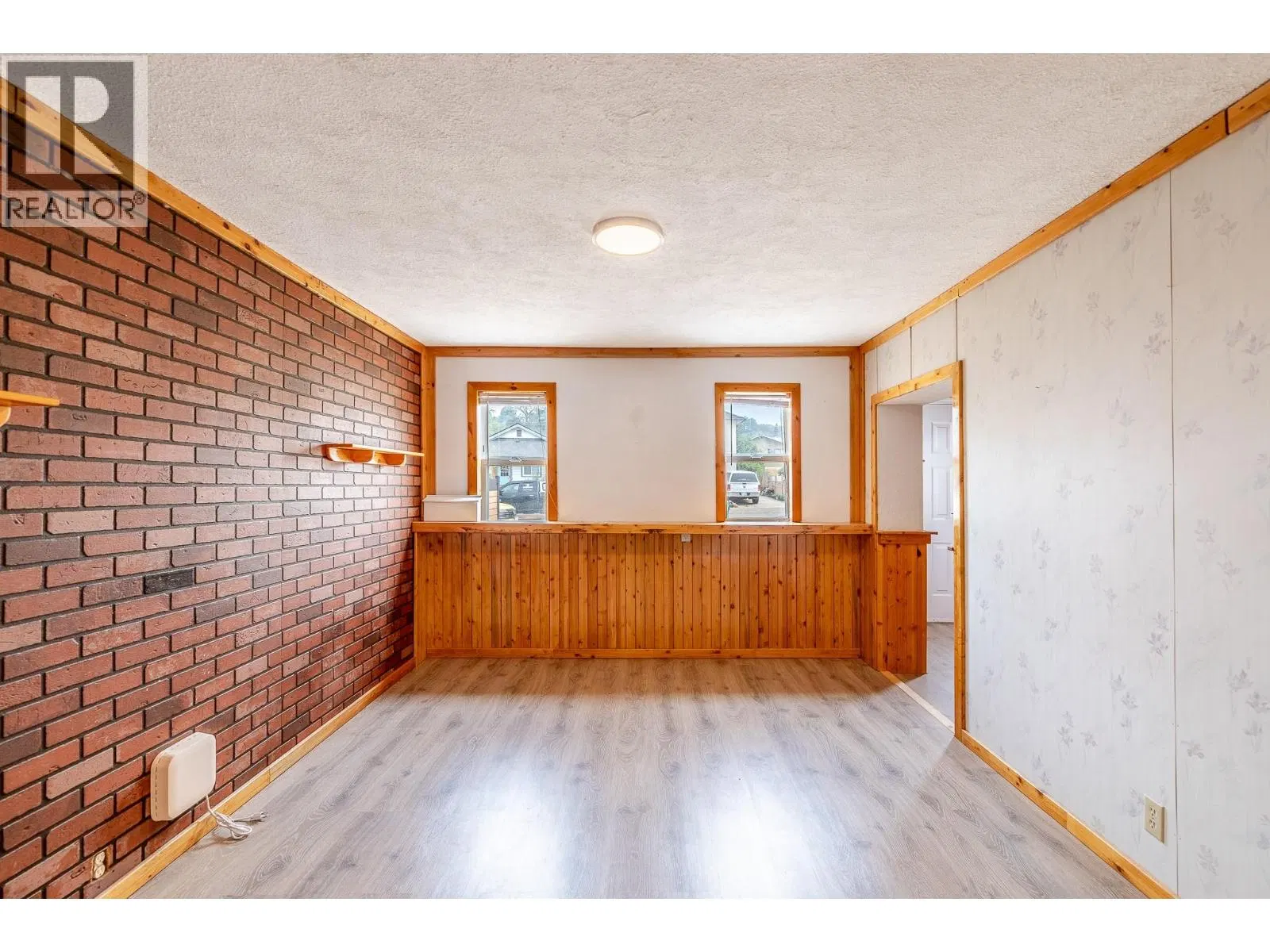Photo 4 of 29 at 553 Papineau Street