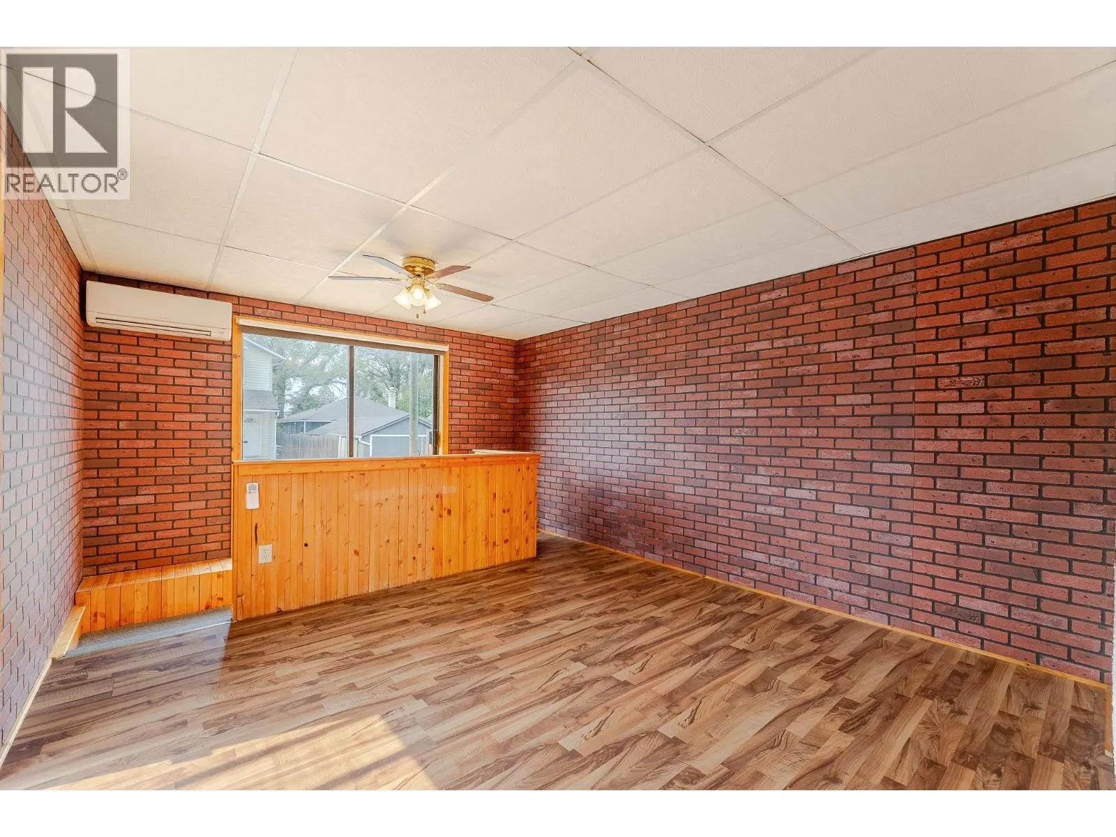 Photo 5 of 29 at 553 Papineau Street
