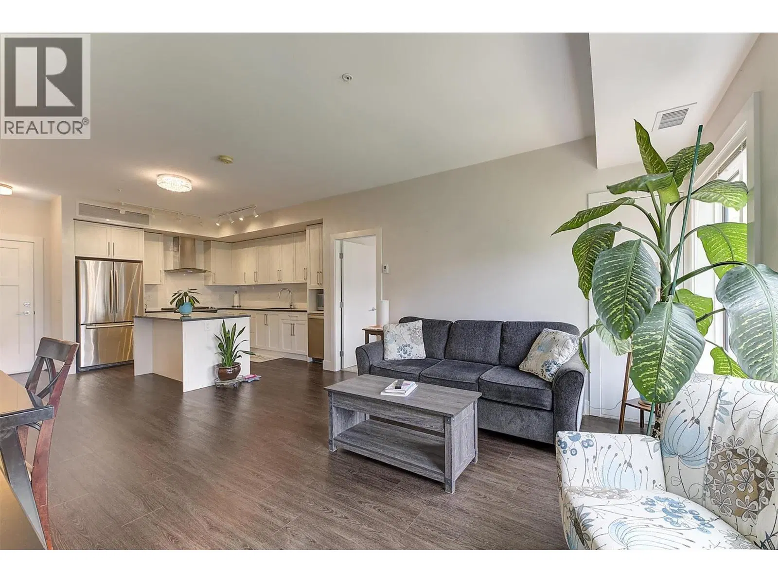 Photo 4 of 60 at #225 – 4380 Lakeshore Road