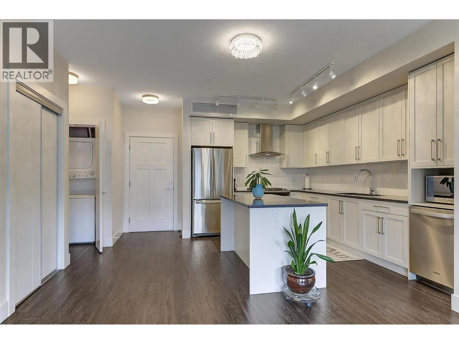 Photo 5 of 60 at #225 – 4380 Lakeshore Road