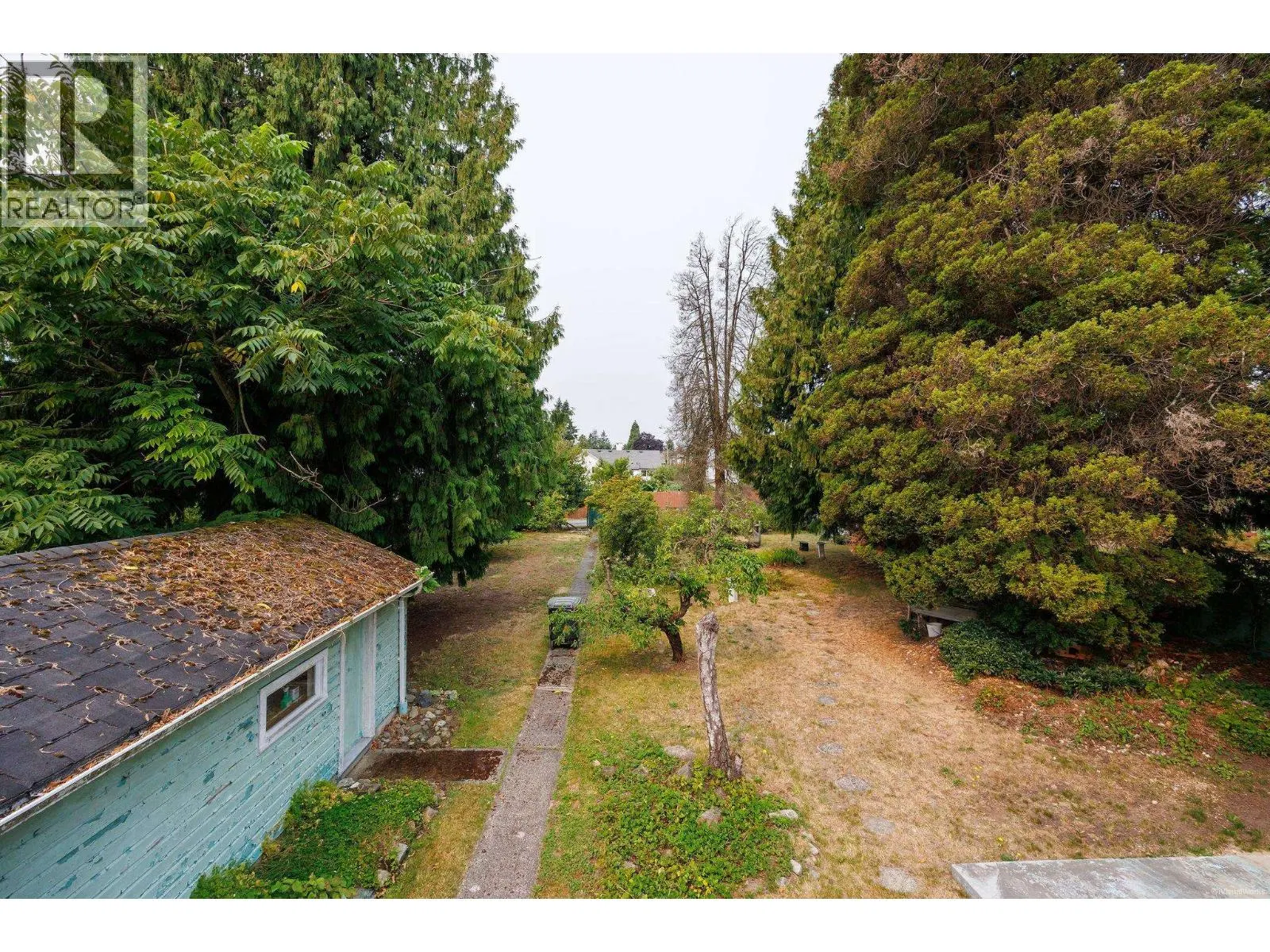 Photo 4 of 22 at 7289 DOW Avenue