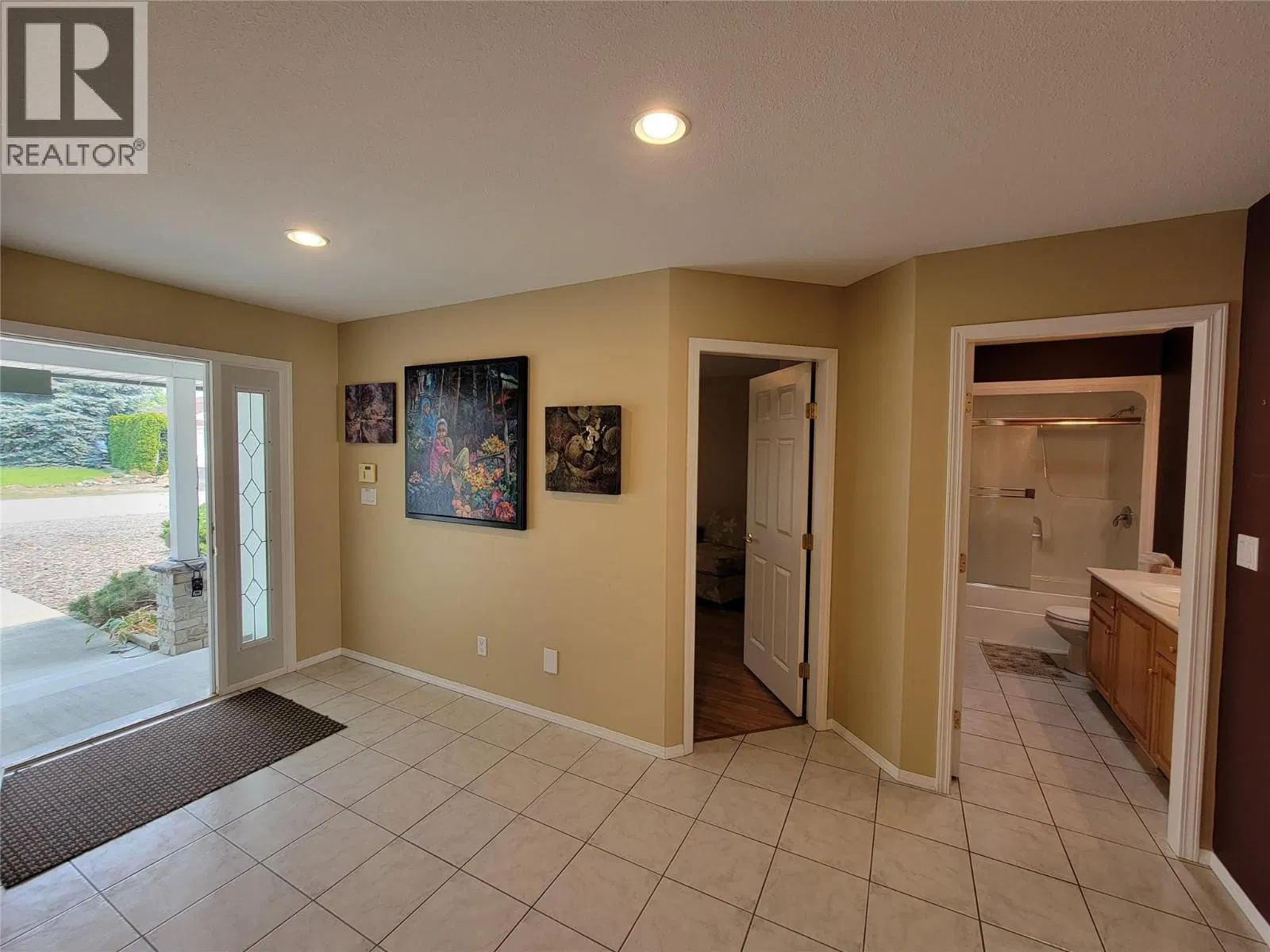 Photo 4 of 62 at 423 Vanderlinde Drive