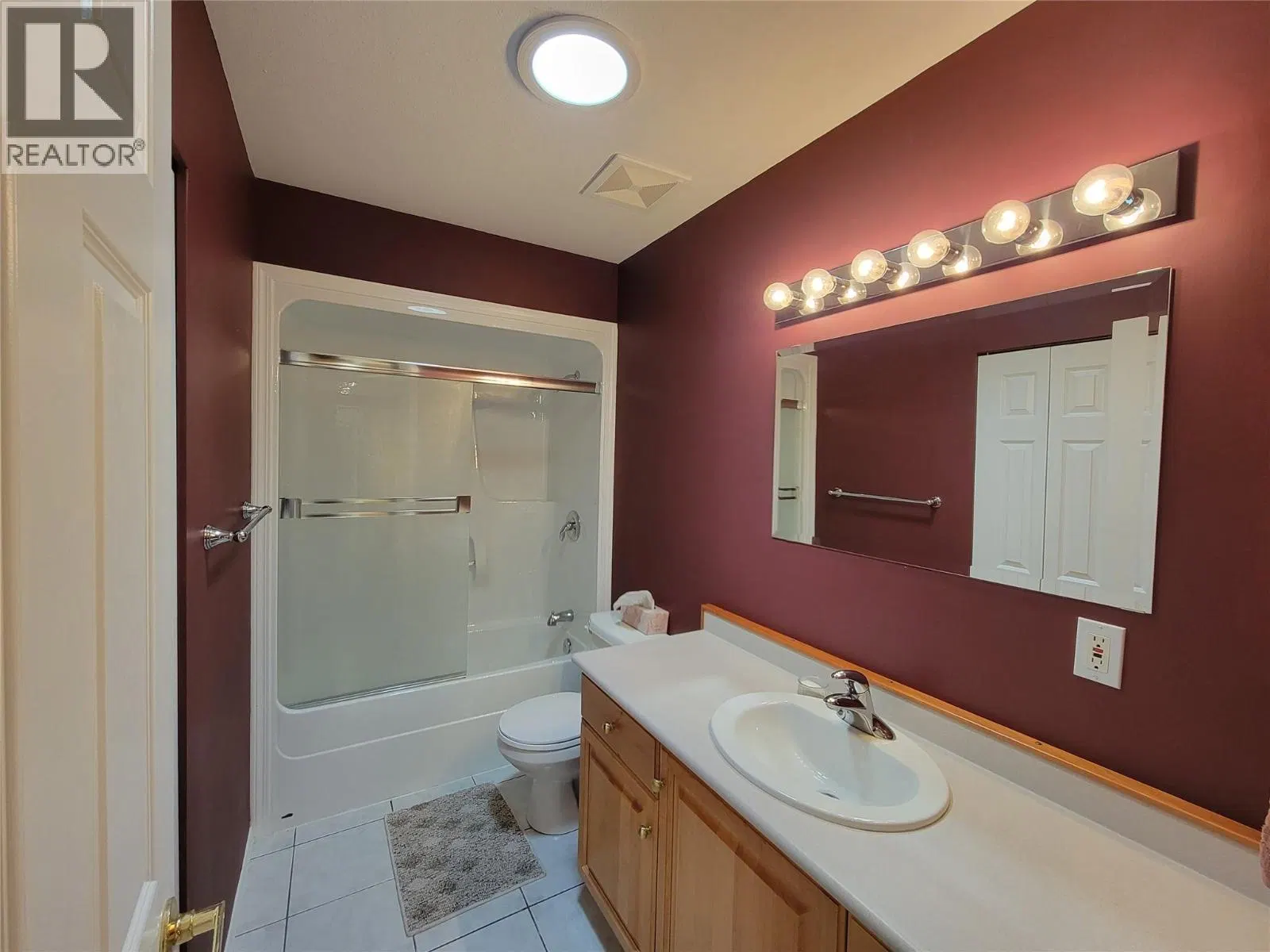Photo 5 of 62 at 423 Vanderlinde Drive