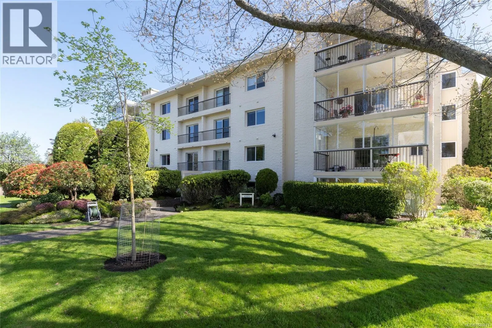 Photo 1 of 25 at #402 – 2323 Hamiota Street