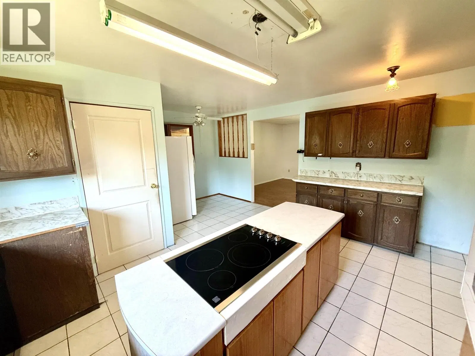 Photo 5 of 39 at 2855 SILVERCREST Road
