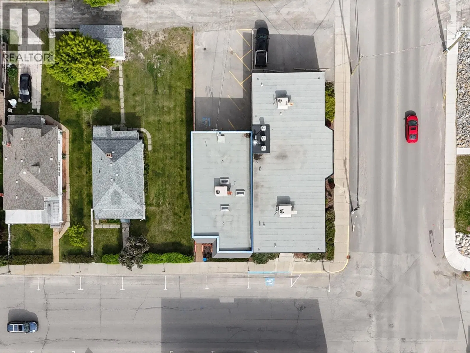 Photo 5 of 31 at 42 12TH Avenue