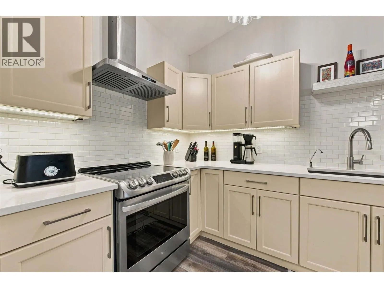 Photo 4 of 35 at #15 – 3508 24th Avenue