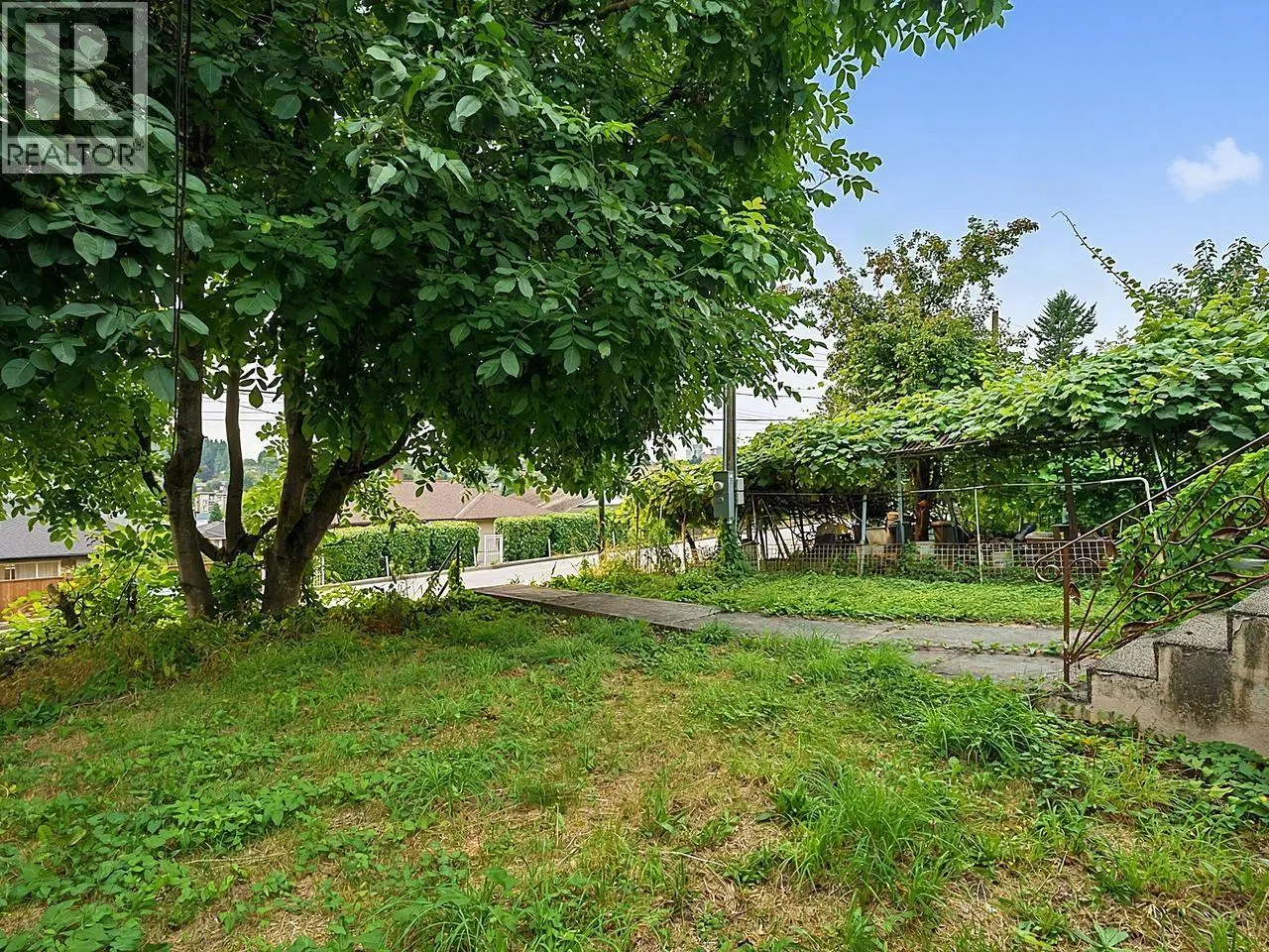 Photo 3 of 31 at 8247 10TH Avenue