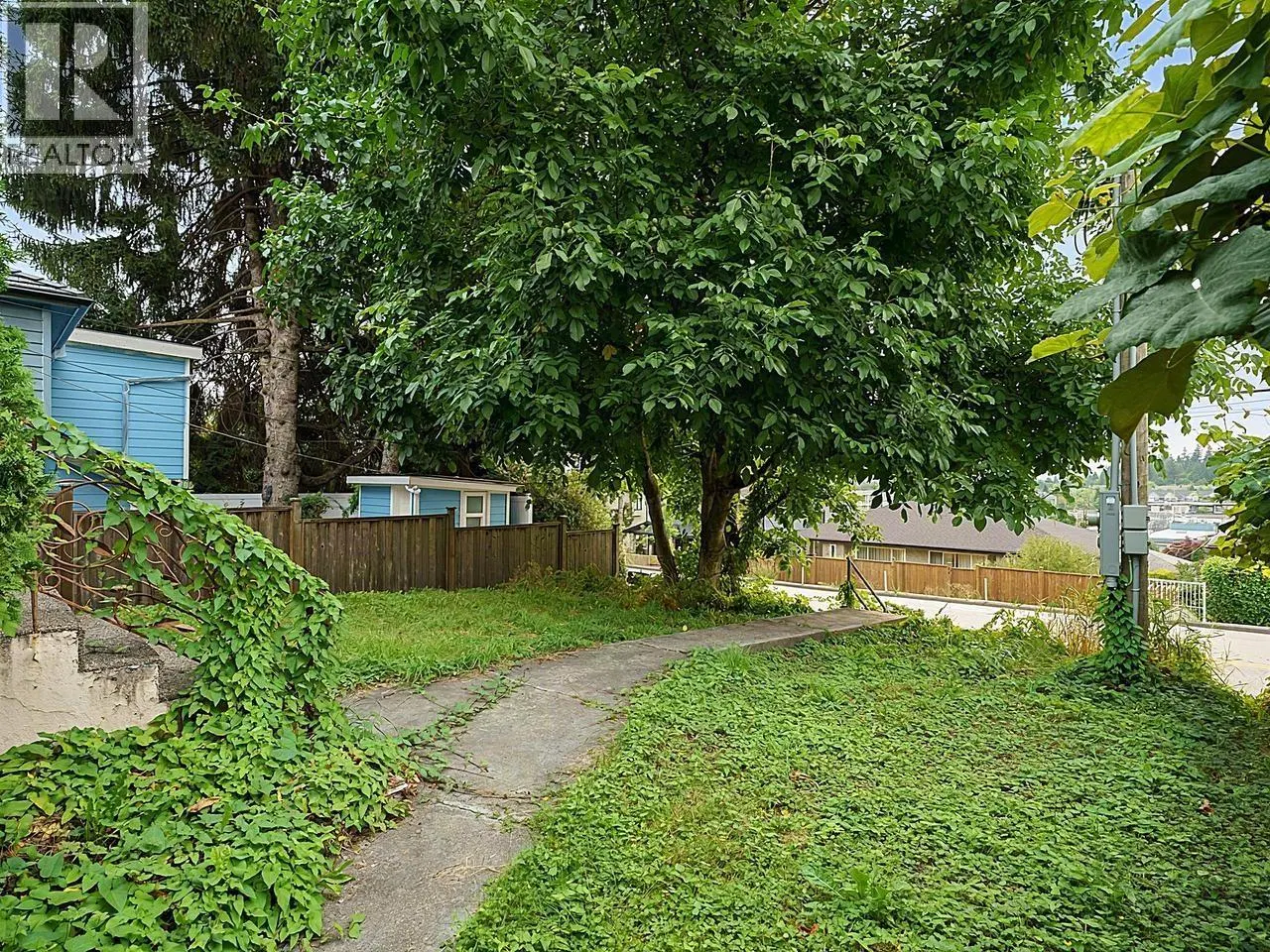 Photo 4 of 31 at 8247 10TH Avenue