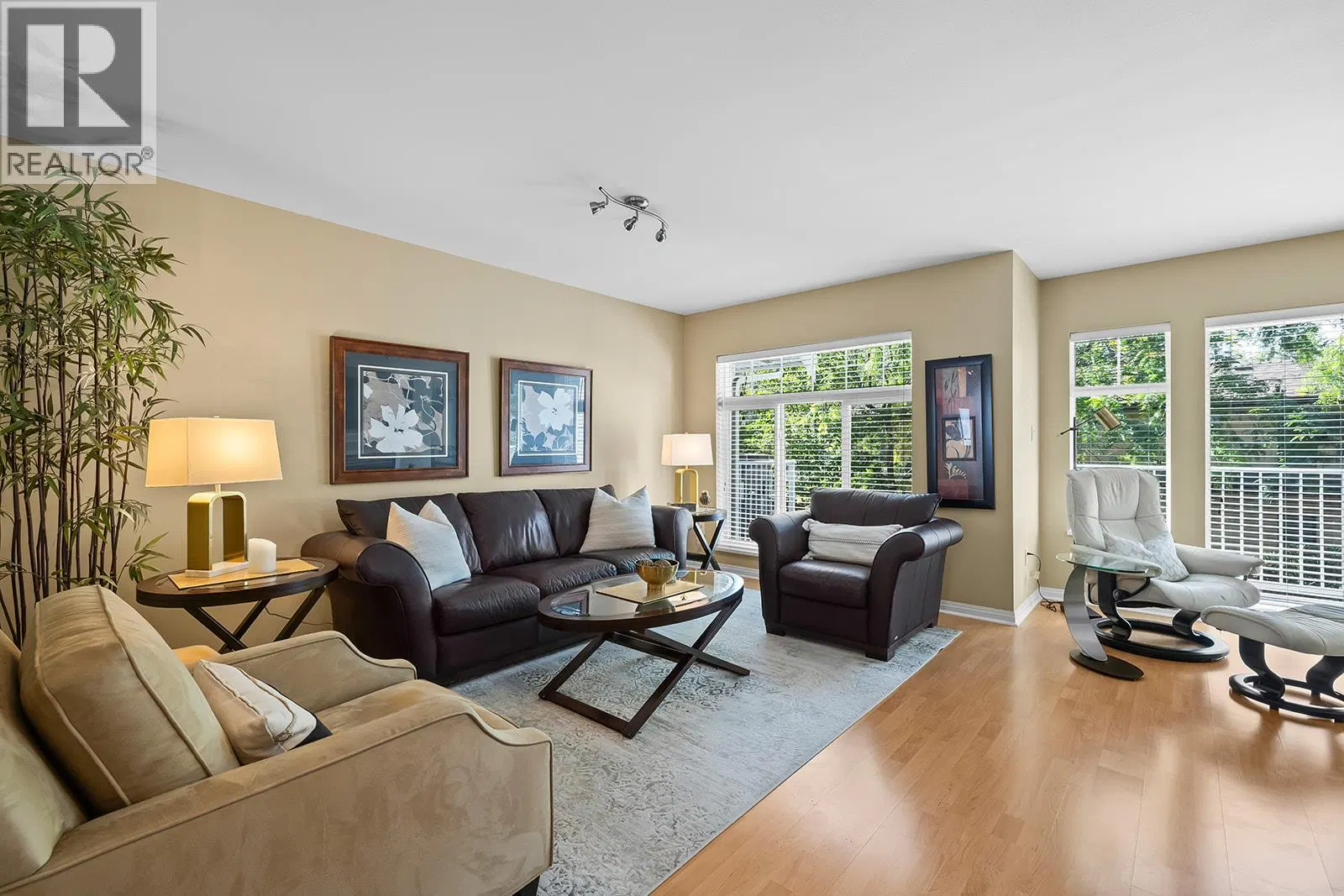 Photo 4 of 43 at #12 – 1853 Parkview Crescent
