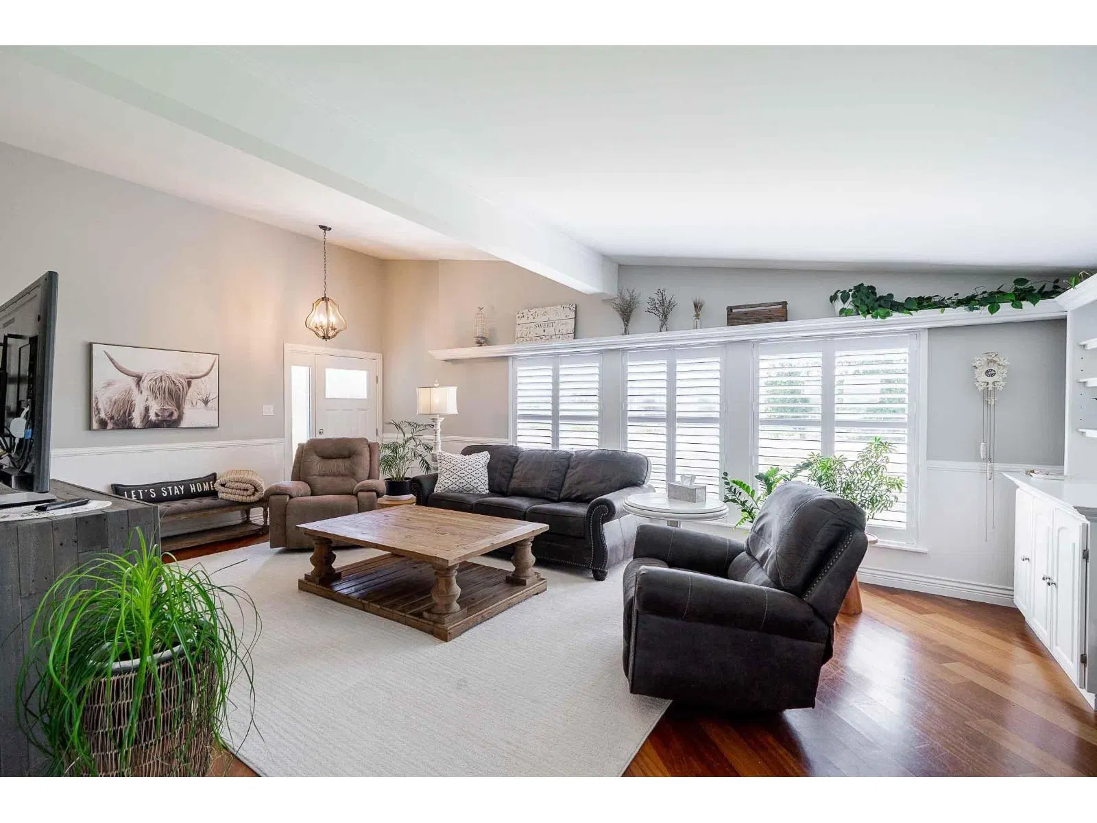 Photo 4 of 40 at 8129 HARVIE Road