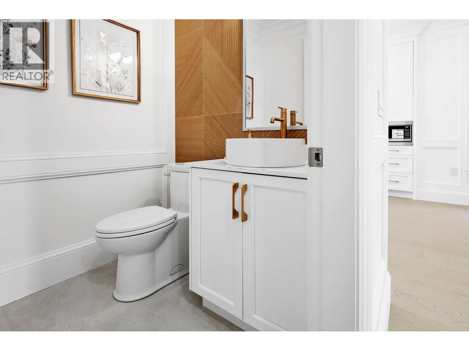 Photo 5 of 16 at 5081 CROWN Avenue