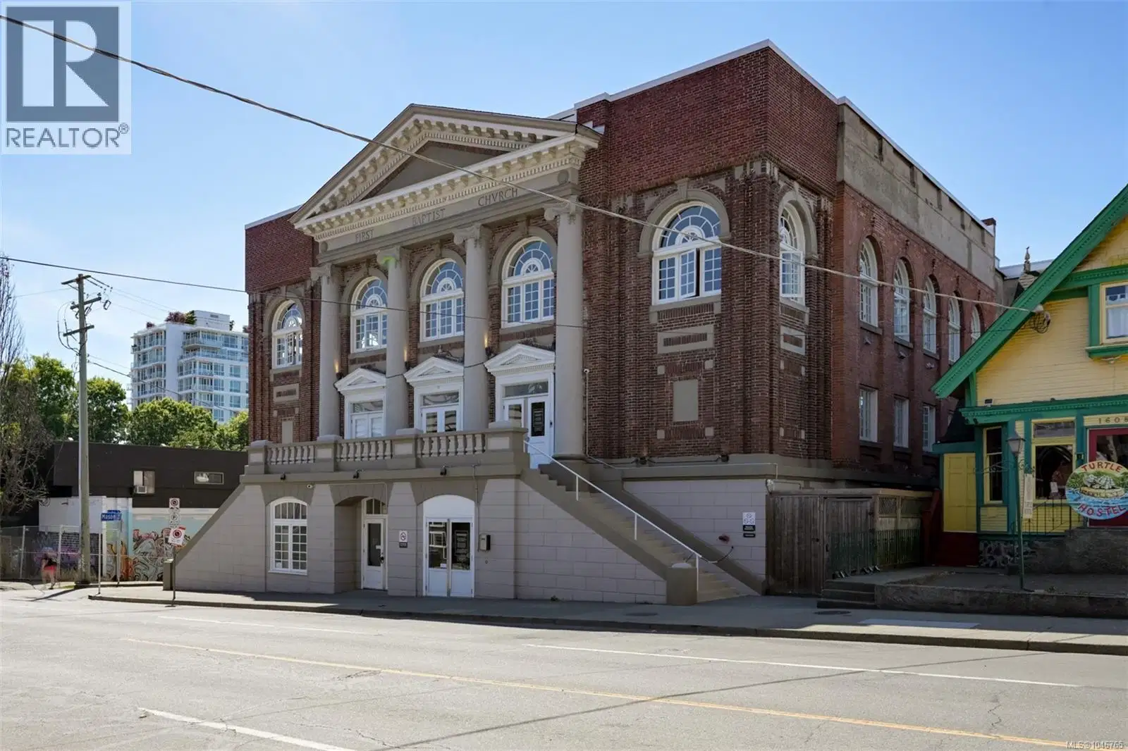 #203 – 1602 Quadra Street