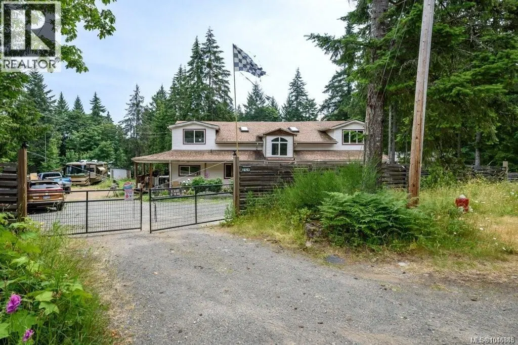 Photo 1 of 21 at 2524 MacAulay Road