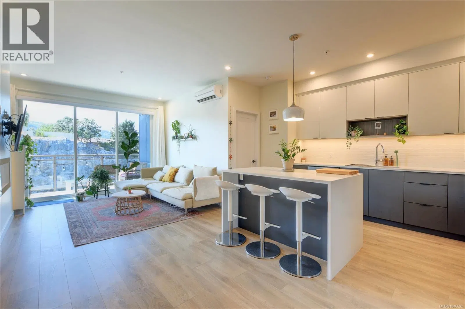 Photo 4 of 30 at #412 – 967 Whirlaway Crescent