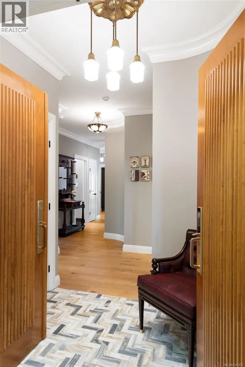 Photo 4 of 46 at #203 – 2277 Oak Bay Avenue
