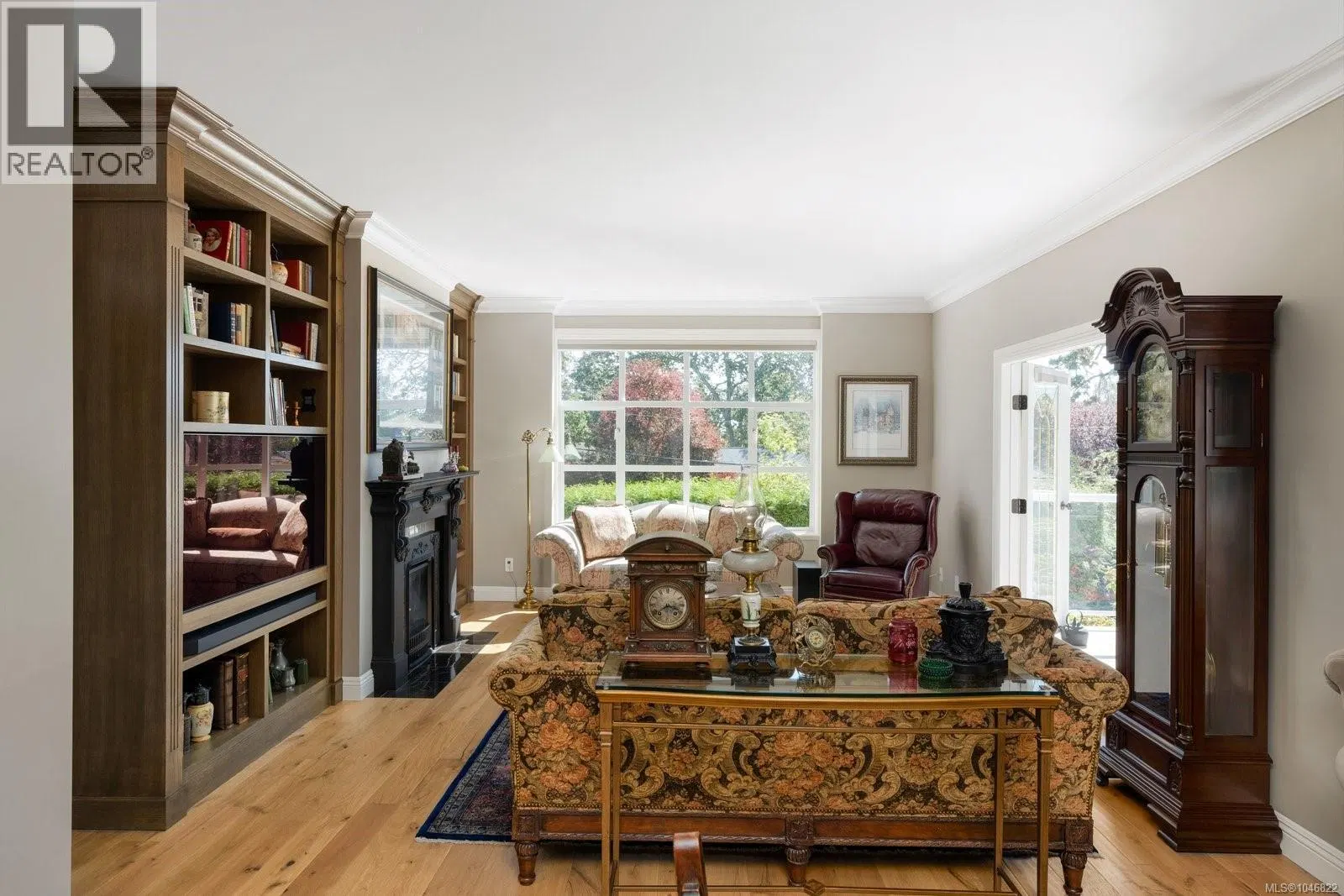 Photo 5 of 46 at #203 – 2277 Oak Bay Avenue