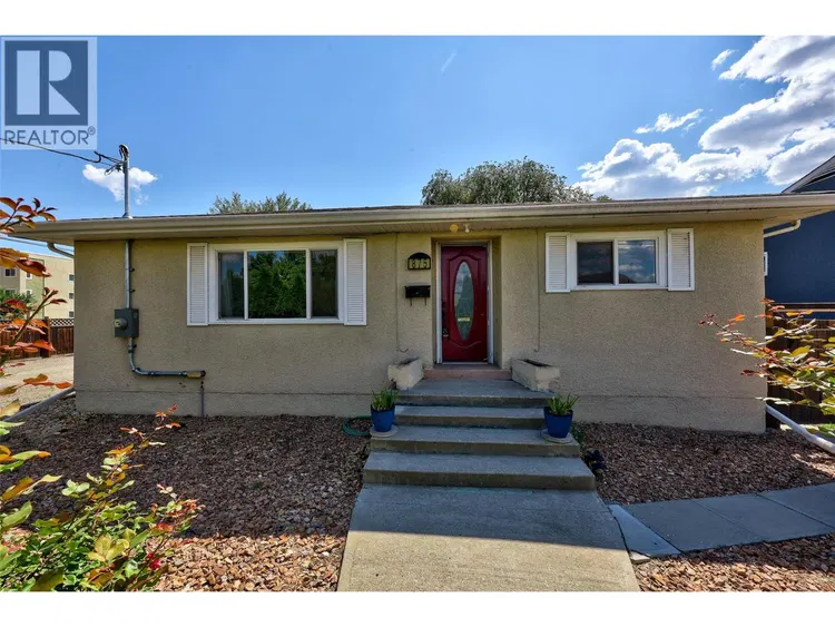 Photo 1 of 31 at 875 SURREY Avenue