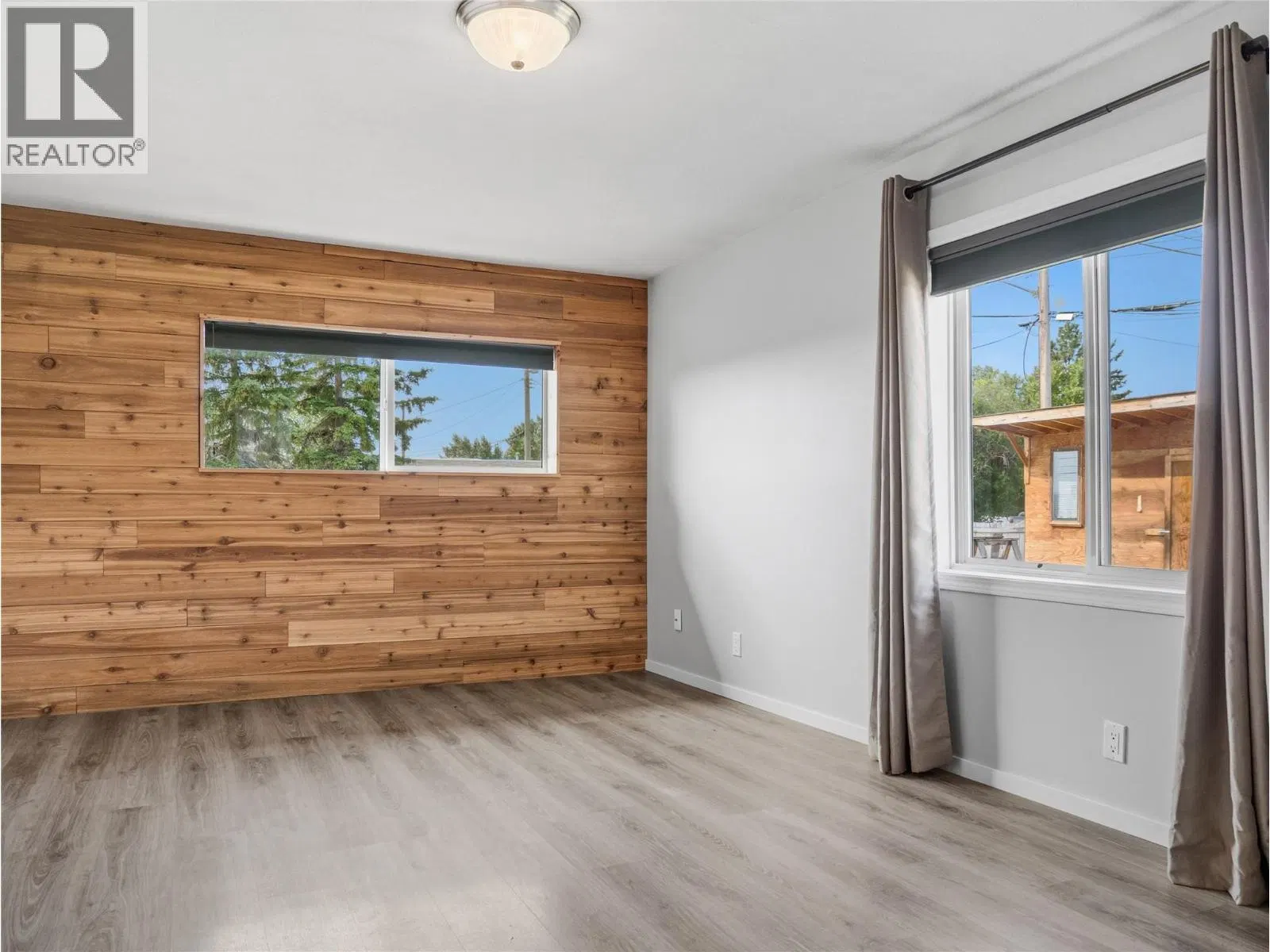 Photo 4 of 40 at 9721 2 Street