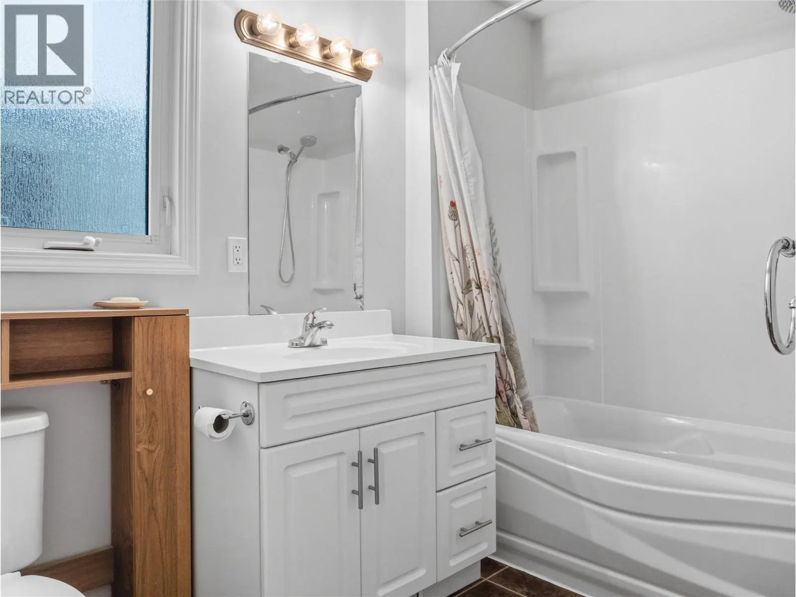 Photo 5 of 40 at 9721 2 Street
