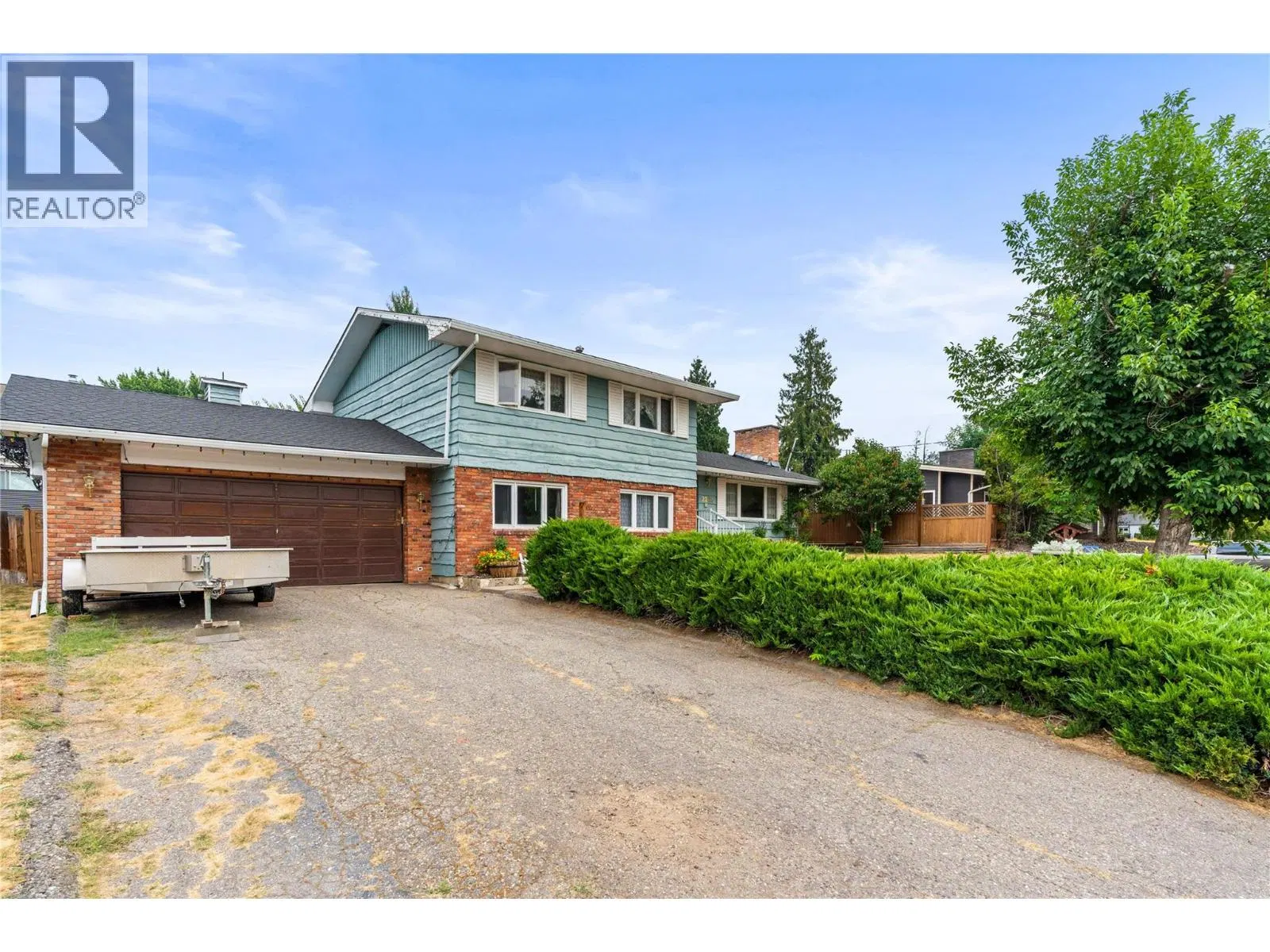 Photo 5 of 61 at 2203 23 Avenue