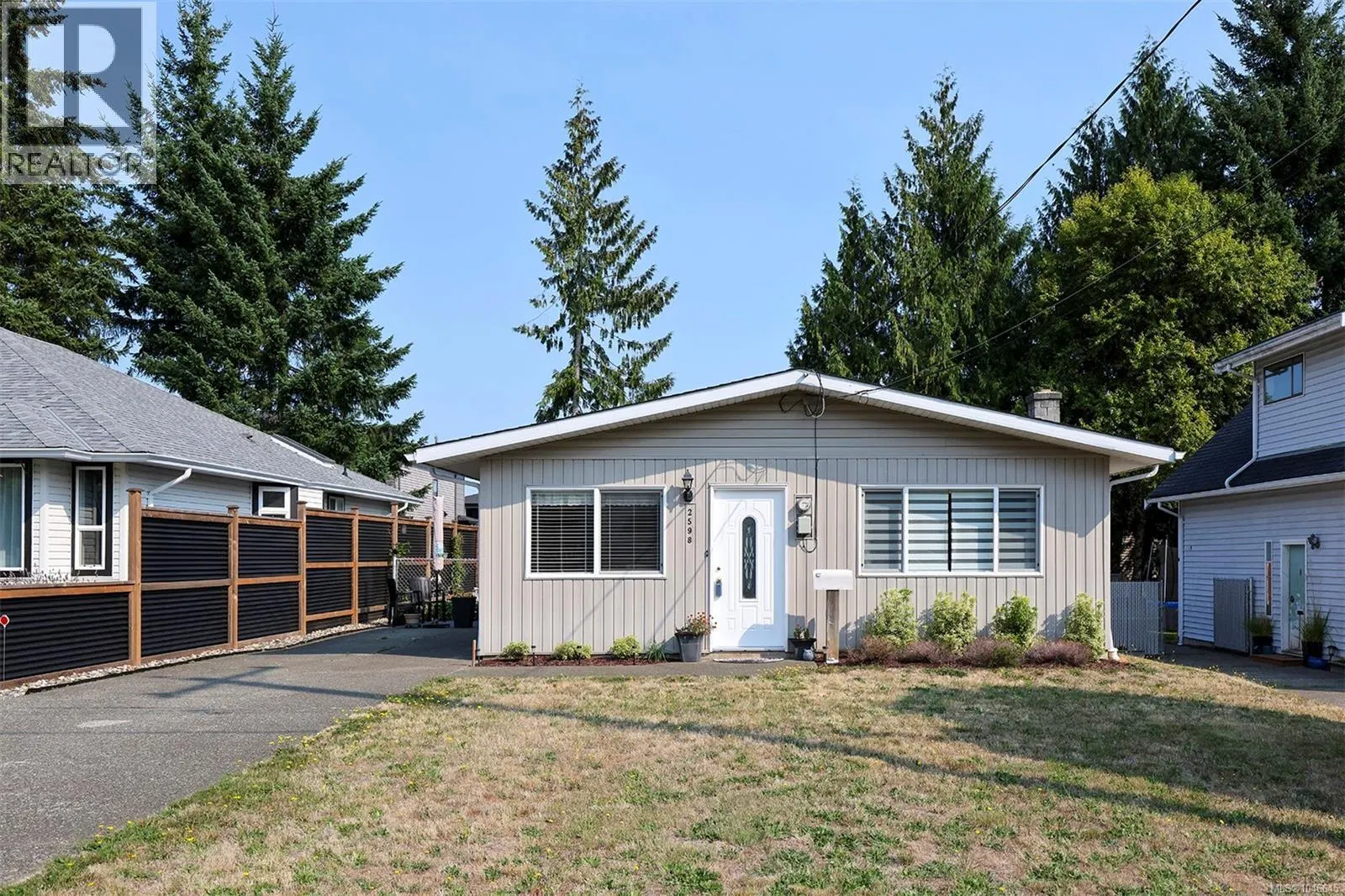Photo 1 of 25 at 2598 Willard Avenue