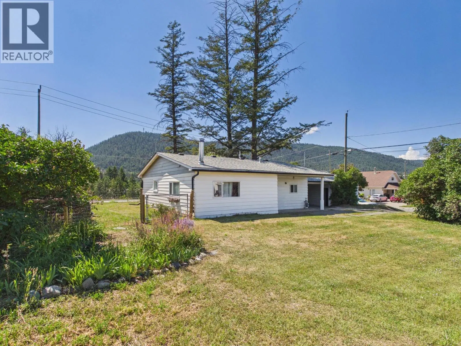 Photo 1 of 37 at 2020 MACKENZIE Avenue