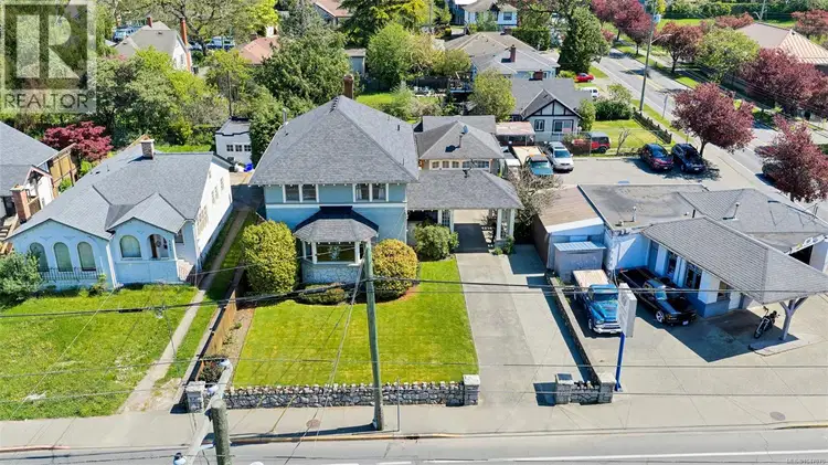 3107 Quadra Street