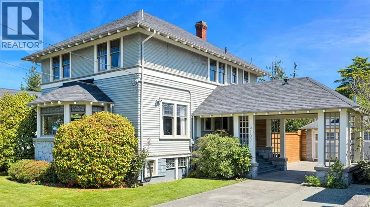 Photo 3 of 99 at 3107 Quadra Street