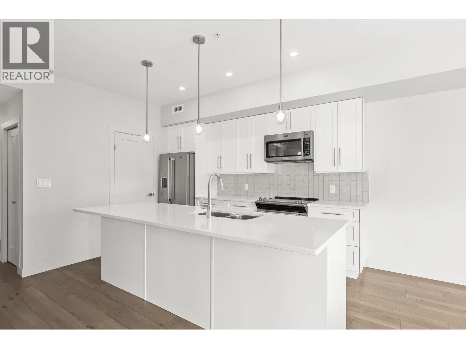 Photo 5 of 33 at #201 – 3630 Mission Springs Drive