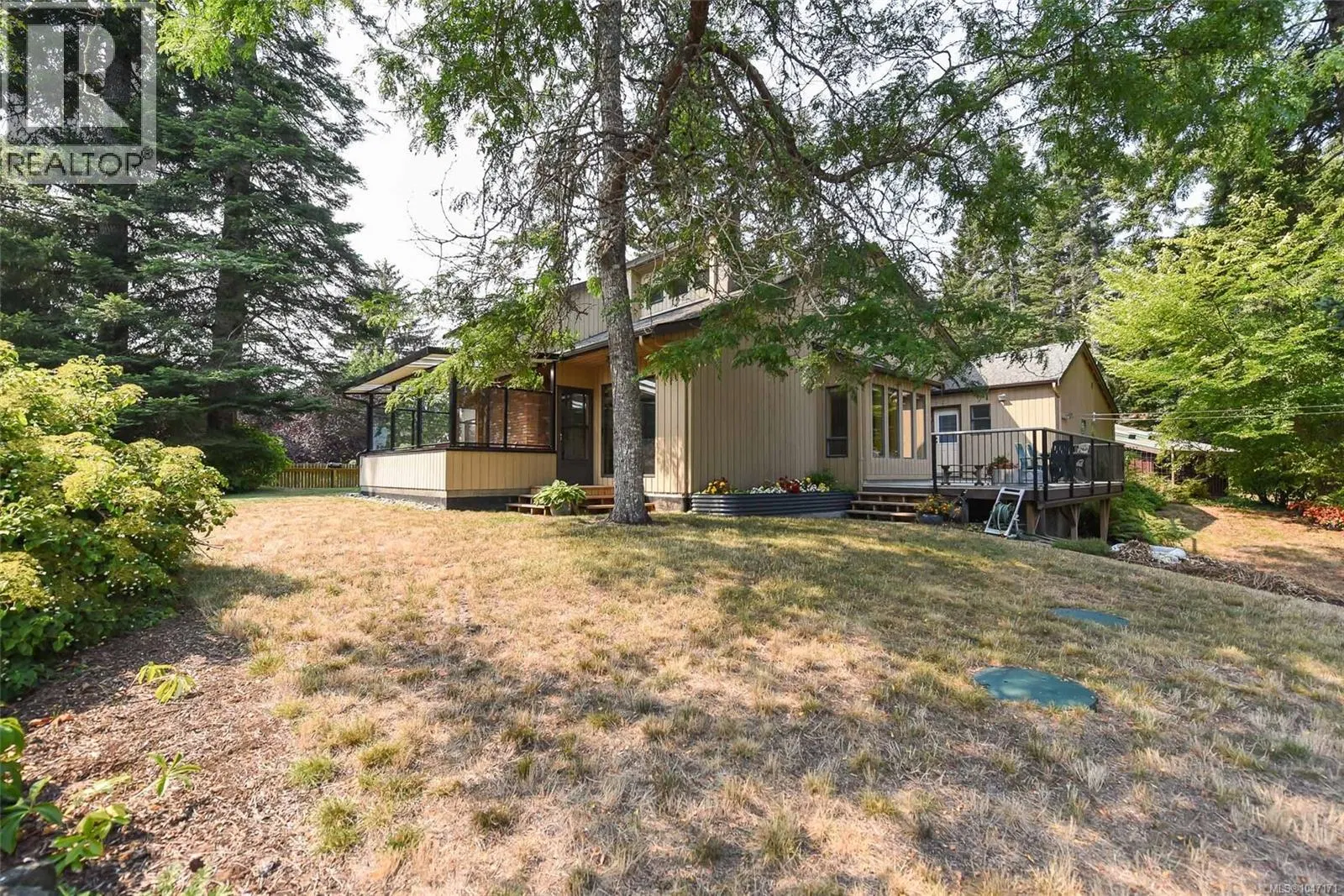 Photo 4 of 61 at 8892 Henderson Avenue
