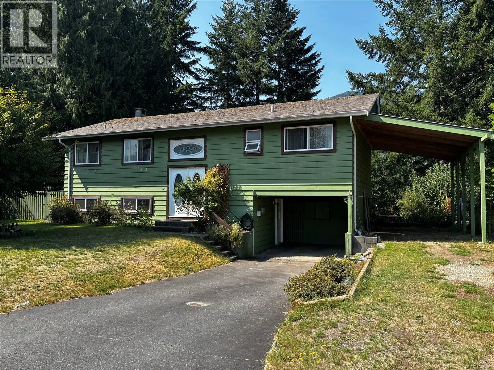 Photo 1 of 24 at 390 alder Crescent
