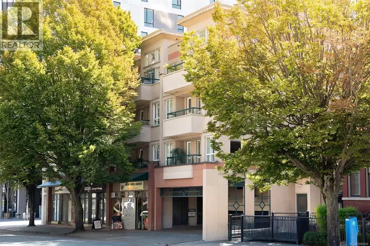 #403 – 1015 Johnson Street