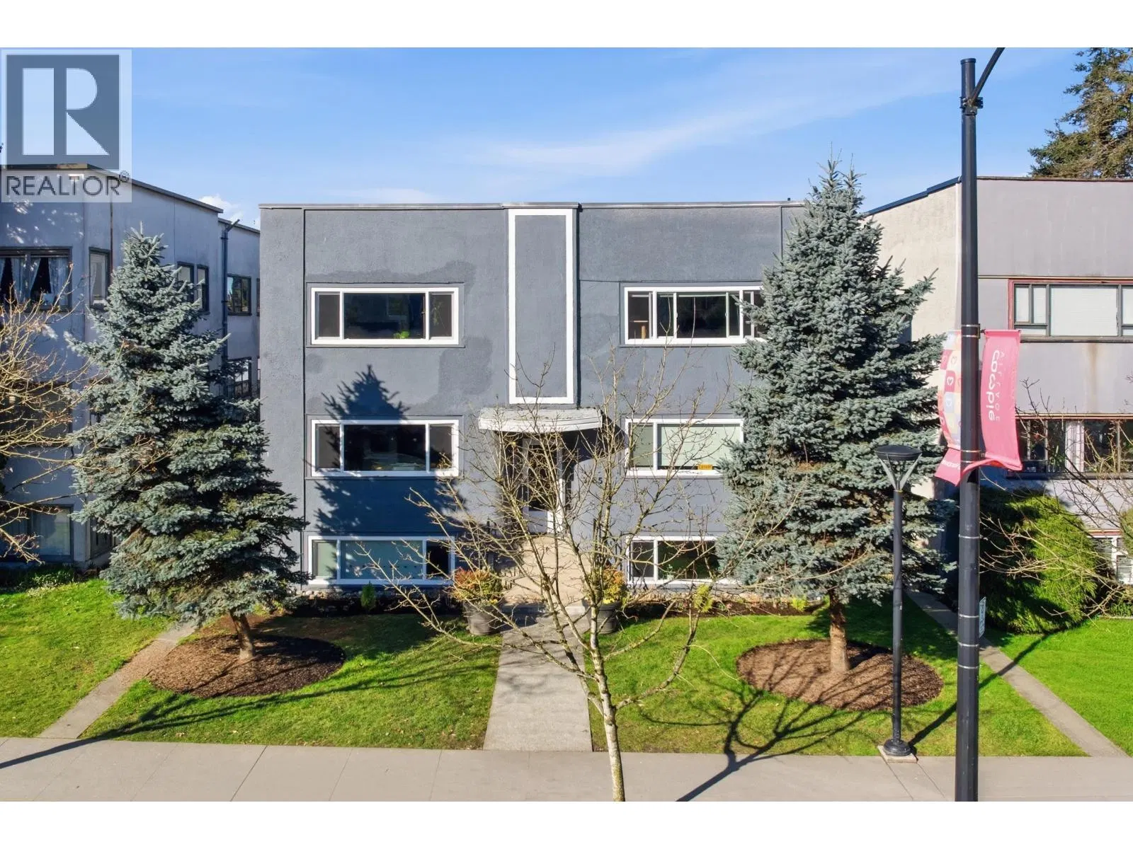 Photo 2 of 19 at 3755 CAMBIE Street