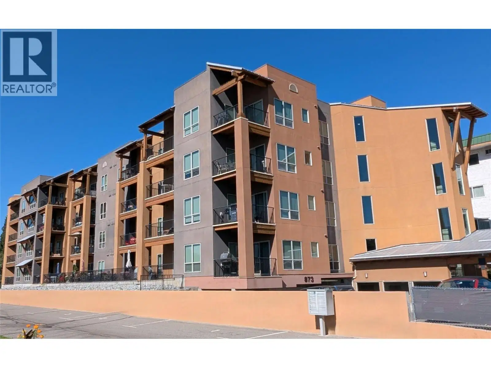 #404 – 873 FORESTBROOK Drive