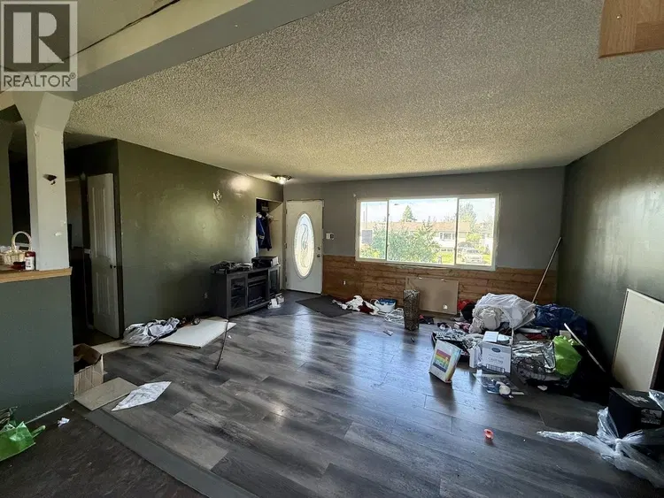 Photo 4 of 15 at 9203 91 Street