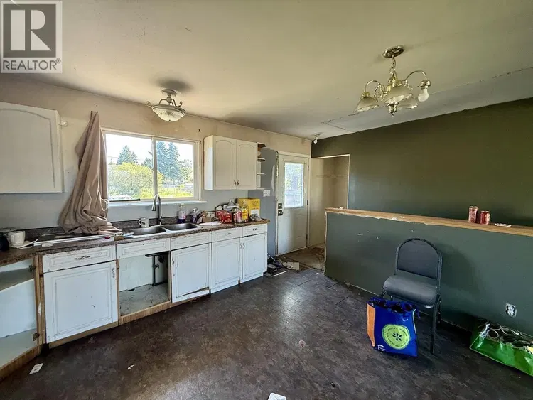 Photo 5 of 15 at 9203 91 Street