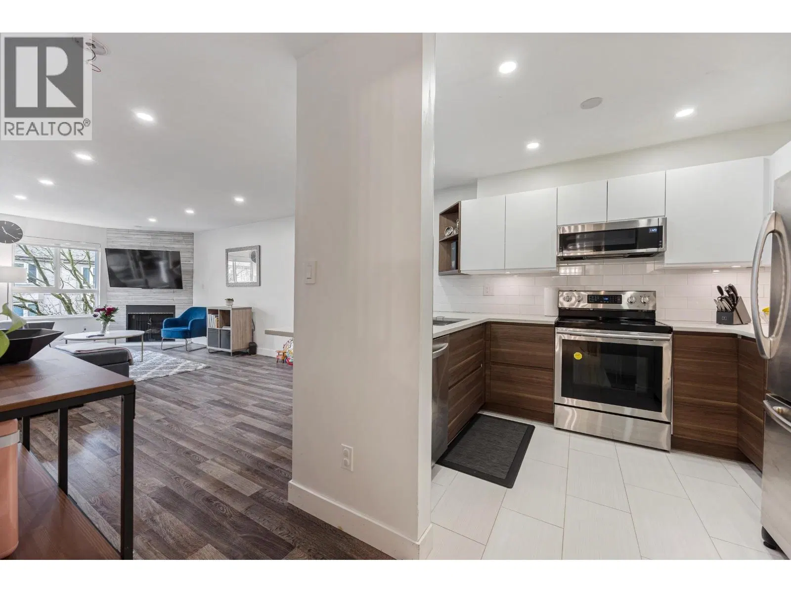 Photo 1 of 30 at #205 – 7465 SANDBORNE Avenue