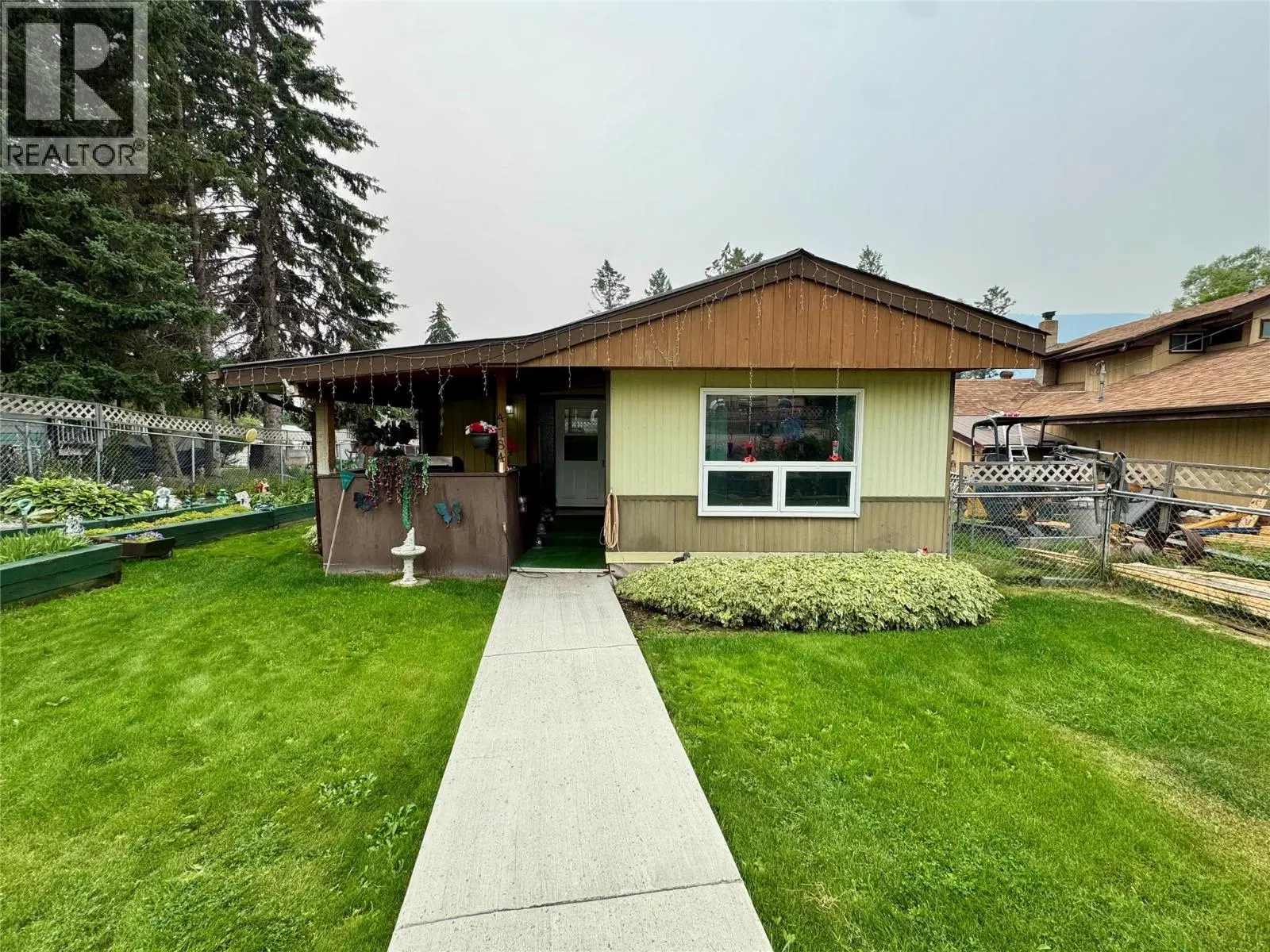 Photo 1 of 25 at 4784 Selkirk Avenue